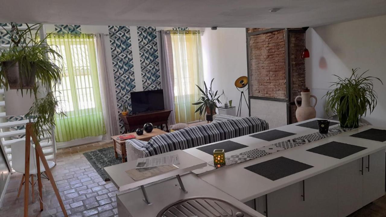 Tournus Castrum Romain- Loft 90M2 - 3 Etoiles - Petit Box Velo - 5Mn Autoroute Exterior photo